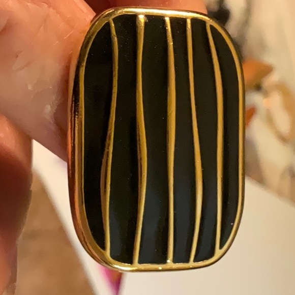 Weekenders Brooch Pin and Clip Earrings Black Enamel and Gold-Tone Metal Vintage - Picture 5 of 10